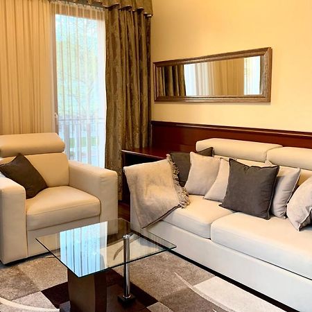 A01 Setany-Silverine Apartmanhaz-Orzoett Parkoloval بالاتونفوريد المظهر الخارجي الصورة