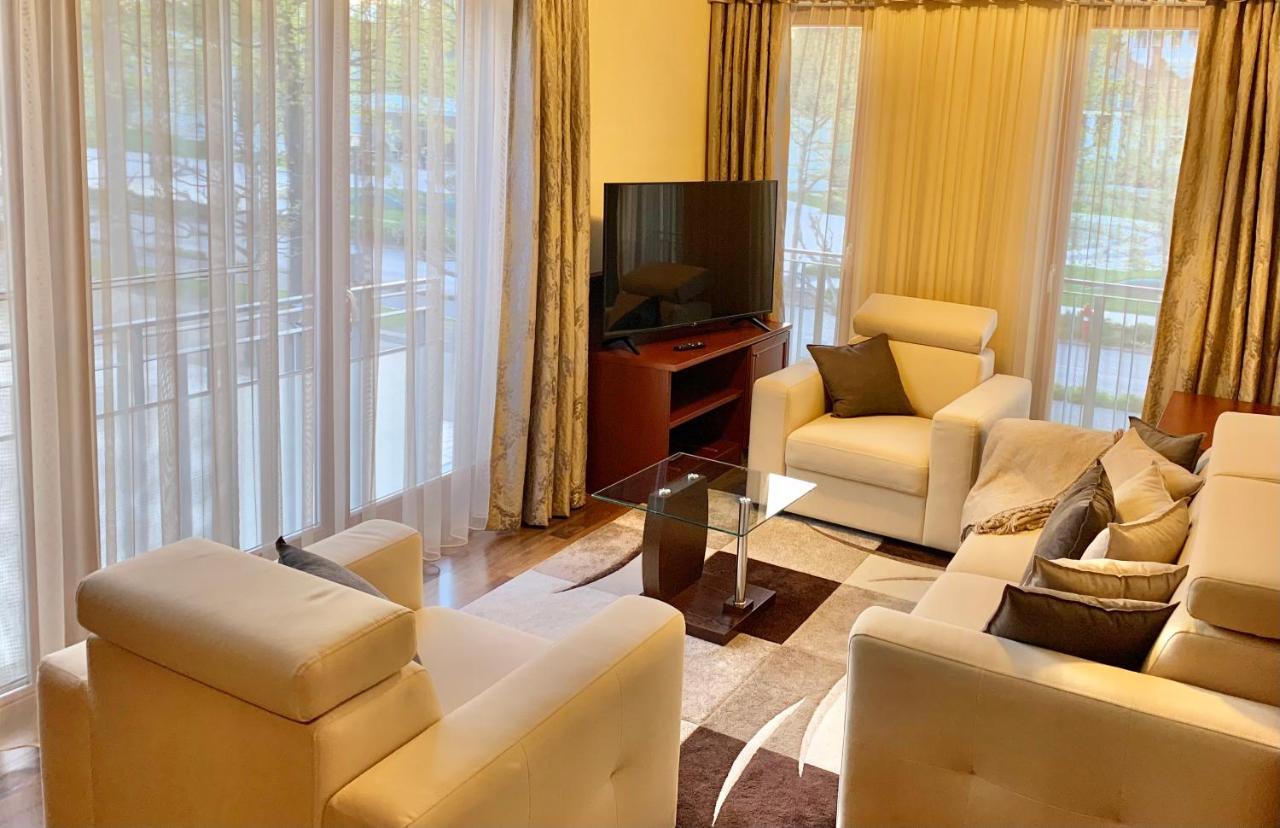 A01 Setany-Silverine Apartmanhaz-Orzoett Parkoloval بالاتونفوريد المظهر الخارجي الصورة